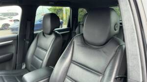 Image 13/50 of Porsche Cayenne Turbo (2007)
