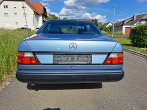 Image 8/12 of Mercedes-Benz 230 CE (1989)