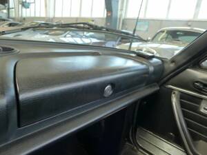 Image 3/43 of Peugeot 504 Convertible (1971)