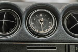 Image 33/40 of Mercedes-Benz 350 SLC (1973)