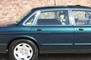 Bild 32/50 von Jaguar XJ 8 4.0 Executive (2001)