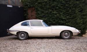 Image 2/50 de Jaguar Type E (2+2) (1970)