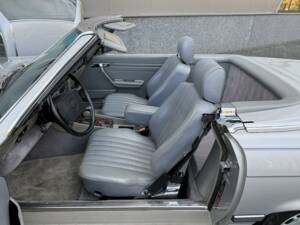 Image 17/36 de Mercedes-Benz 560 SL (1987)
