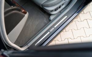 Image 26/55 of BMW 740i (1997)