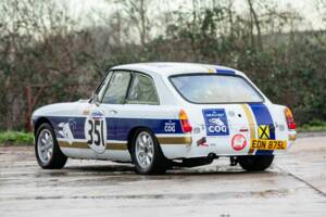 Image 4/42 of MG MGB GT (1972)