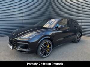Imagen 2/31 de Porsche Cayenne Turbo S E-Hybrid (2020)