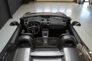 Image 8/50 of Porsche Boxster Spyder (2016)