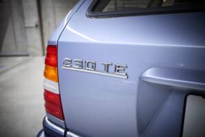Image 53/100 of Mercedes-Benz 230 TE (1990)
