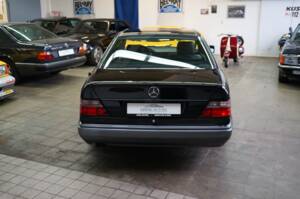 Bild 11/35 von Mercedes-Benz E 320 (1993)