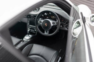 Image 27/38 of Porsche 911 Carrera GTS (2011)