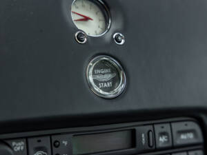 Image 30/56 of Aston Martin V12 Vanquish S (2005)