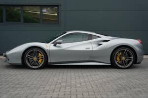 Image 6/50 of Ferrari 488 GTB (2017)