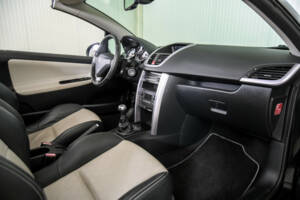 Bild 12/50 von Peugeot 207 CC 1.6 VTi (2009)