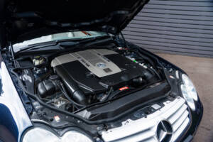 Image 19/60 of Mercedes-Benz SL 65 AMG (2004)