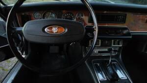 Image 12/15 of Jaguar XJ 6 C 4.2 (1977)