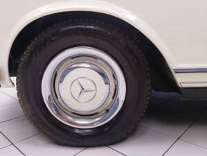 Bild 68/79 von Mercedes-Benz 230 SL (1965)