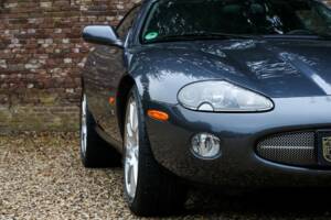 Immagine 42/50 di Jaguar XK8 4.0 (2002)