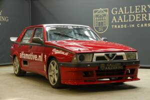 Image 46/50 de Alfa Romeo 75 3.0 V6 QV (1990)