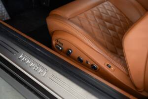 Image 13/47 of Ferrari FF (2015)