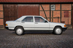 Imagen 12/42 de Mercedes-Benz 190 E (1984)