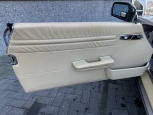 Image 12/36 de Mercedes-Benz 560 SL (1988)