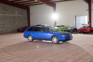Image 23/113 of Audi S6 Plus Avant (1996)