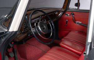Bild 19/31 von Mercedes-Benz 230 S Universal (1967)