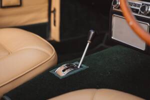 Image 75/99 of Aston Martin DB 6 Volante (1968)