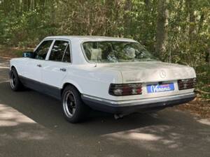 Immagine 6/20 di Mercedes-Benz 280 SE (1983)