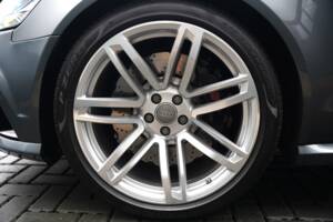 Immagine 44/50 di Audi RS6 Avant (2015)