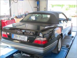 Image 7/171 of Mercedes-Benz E 220 (1994)