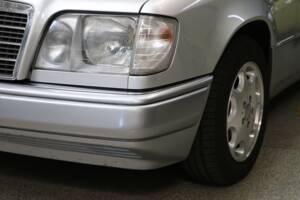 Immagine 10/43 di Mercedes-Benz E 200 (1994)