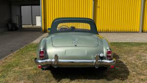 Image 10/25 of Mercedes-Benz 190 SL (1957)
