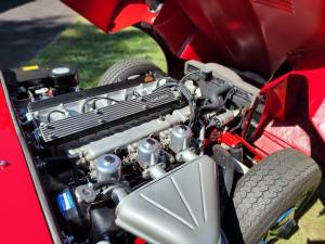 Image 11/12 de Jaguar E-Type (1970)