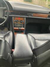 Image 21/43 of Mercedes-Benz 300 SE (1990)