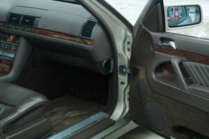 Bild 33/50 von Mercedes-Benz 300 SE (1992)