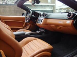 Image 45/99 of Ferrari California (2010)