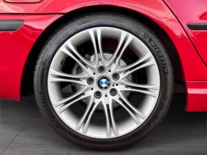 Image 18/57 of BMW 320i (2002)