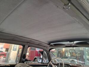 Imagen 11/18 de Mercedes-Benz 220 S (1958)
