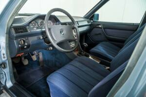 Bild 11/50 von Mercedes-Benz 230 E (1985)