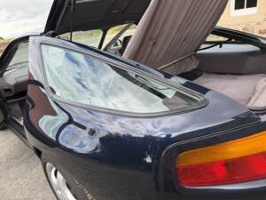 Image 27/43 of Porsche 928 GTS (1994)