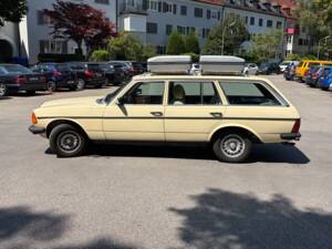 Image 7/36 of Mercedes-Benz 300 TD Turbodiesel (1982)