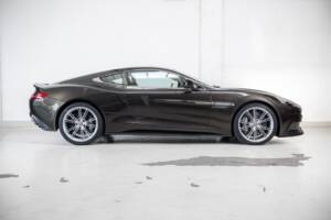 Image 3/32 of Aston Martin Vanquish (2013)
