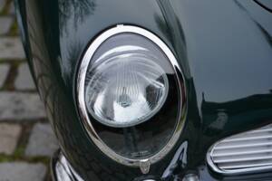 Image 13/22 de Aston Martin DB 6 Mk II (1970)