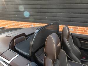 Bild 40/79 von Aston Martin DB 9 GT Volante (2017)