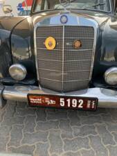 Image 8/8 of Mercedes-Benz 220 S (1959)