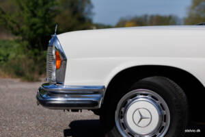 Image 19/38 of Mercedes-Benz 280 SE 3,5 (1970)