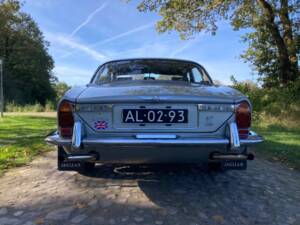 Image 2/60 of Jaguar XJ 6 4.2 (1972)