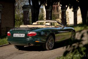 Image 22/70 of Jaguar XKR (2004)