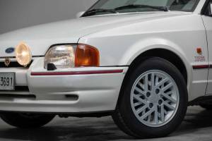 Immagine 2/22 di Ford Escort XR3i (1990)